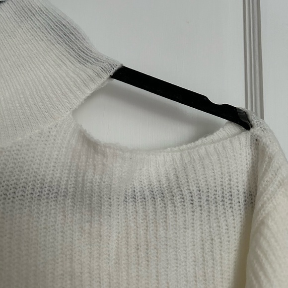 Off-white Turtleneck - Picture 3 of 7